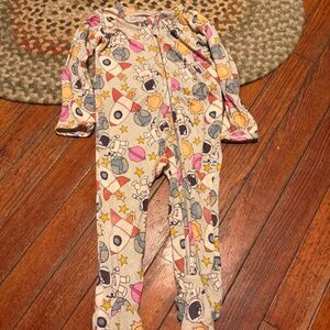 Bums and roses size 12-18 months onesie bamboo spandex